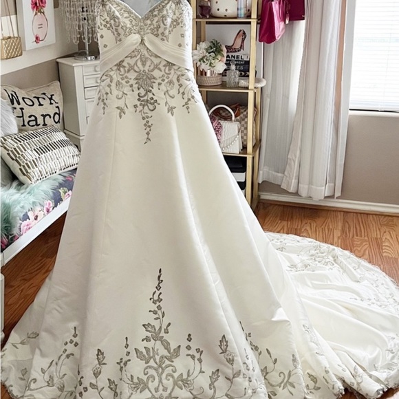 Mori Lee floral embroidered bead embellished Ivory wedding gown dress size 10 - Picture 4 of 8